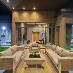 Palms Edge Avec Piscine&jardin Privés Villa